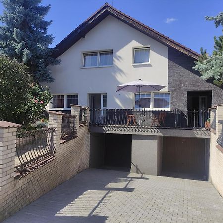 Cozy Gardens Apartments In Prag Exterior foto