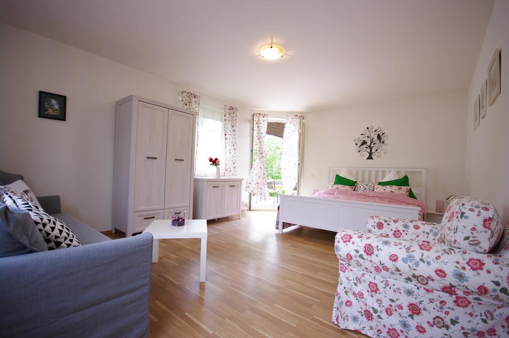 Cozy Gardens Apartments In Prag Exterior foto